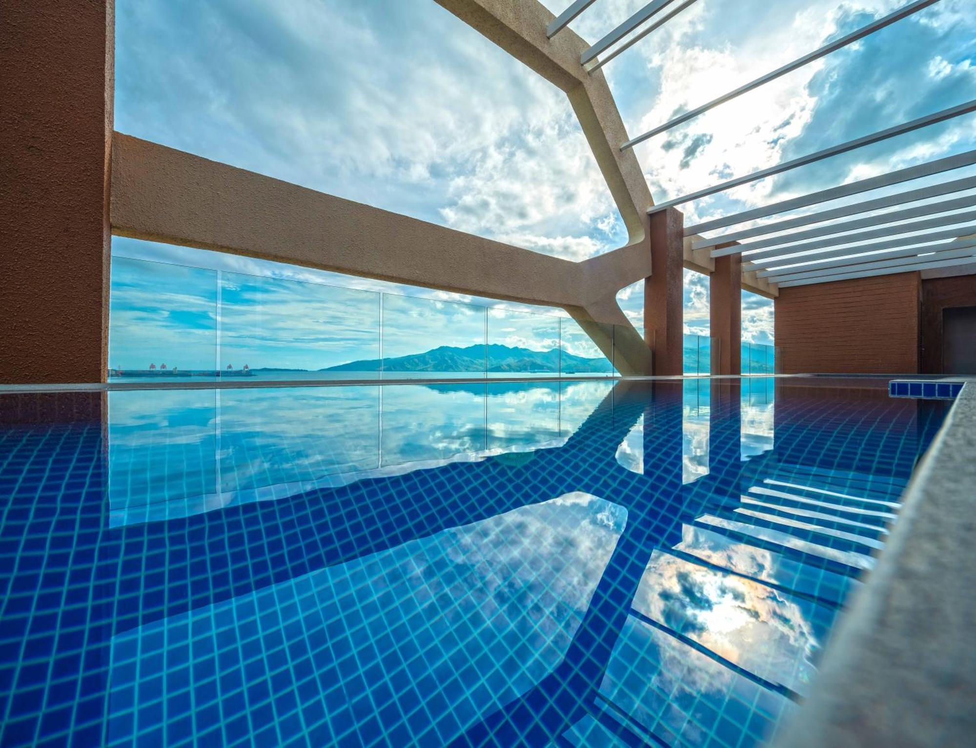 The Aurora Subic Hotel Managed By Hii Олонгапо Екстериор снимка